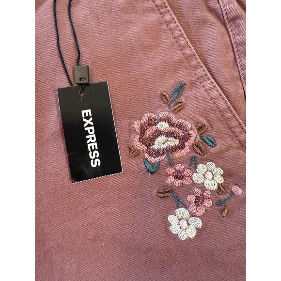 NWT Express Mid Rise Shortie Dusty Rose Embroidered Floral Shorts Women’s Size 8 - Picture 7 of 16
